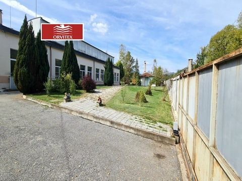 L’usine de meubles, construite en 2006, produisait des meubles d’armoire, des meubles de bureau et d’hôtel, des meubles de cuisine, des portes intérieures en aggloméré et MDF. Bâtiment élégant d’une surface bâtie totale de 1457 mètres carrés et d’une...