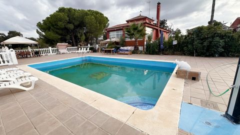 Le presentamos una oportunidad de negocio magnífica en una de las actividades económicas con más proyección en el momento, una Casa Rural en plena naturaleza en el Castillo de las Guardas (Sevilla).~~El Castillo de las Guardas se integra en la Comarc...