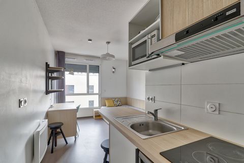 Clermont-Ferrand Centre ville, Résidence de 2022 ( frais de notaire réduits sur un bail commercial)Studio situé 46 rue Henri Barbusse , Spécial investisseurs !Appartement de 17.97 m² habitables, situé au 2 EME Etage avec ascenseur.Bail commercial jus...