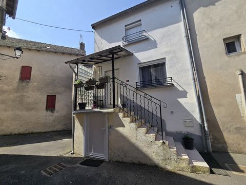 MAISON AVEC PETIT TERRAIN - AURIAC LAGAST