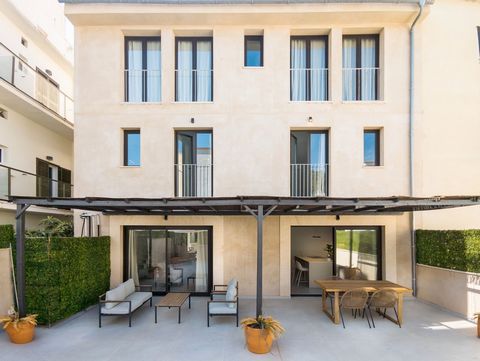 Exclusive brand new duplex in the heart of the Port of Sóller, a few meters from the pedestrian promenade. The property is part of a newly built building with only three units: a commercial premises on the ground floor and two homes, which guarantees...