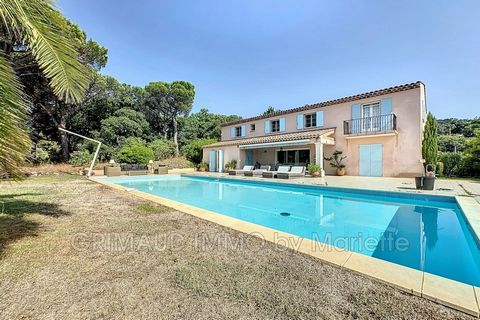 Located in a quiet neighborhood in the countryside of Grimaud, this charming detached villa of 250 m², facing southwest, offers unobstructed views. It is built on 2 levels, set on a 2,957 m² garden, and includes: an entrance hall, a living room with ...