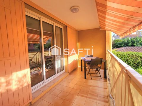 TOUT A PIED bel appartement T1 bis entièrement rénové de 37m2 avec terrasse et parking privatif dans une résidence sécurisée avec piscine -LA CROIX VALMER