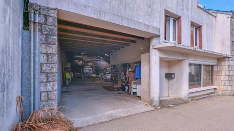 Maison avec hangar de 260m²