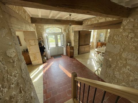 ELEGANT ENSEMBLE DE 2 MAISONS RENOVEES