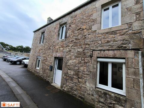MAISON EN PIERRE DANS UNE PETITE RUE