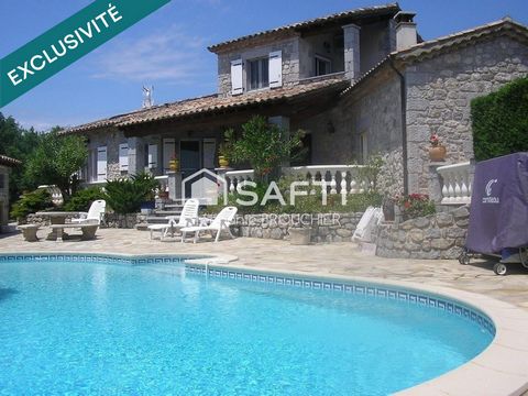 Splendide demeure en pierre avec piscine
