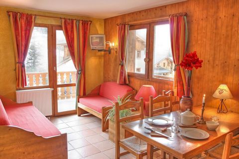 Situated 200m from the ski slopes, 100m from the Val Cenis le Haut cable car, close to the shops and away from the main traffic, the residence in Les Balcons de Val Cenis le Haut, Val Cenis, Alps, France was traditionally built with the most noble ma...