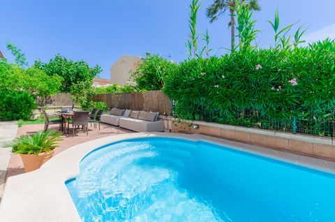 This Mediterranean style house with private pool is located in Puerto de Alcúdia and can comfortably accommodate 6 guests. Have a morning swim in the 6m x 3m chlorine pool with a depth ranging from 1m to 1.5m. Up to five sun loungers are perfect for ...