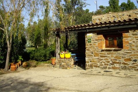 This is a lovely 1-bedroom farmhouse in Valencia de Alcántara. It's located in the gorgeous countryside close to the Portuguese border. It is ideal for a couple. The farmhouse is nestled between the Rierra de San Pedro and Serre de Sao Mamede Nationa...