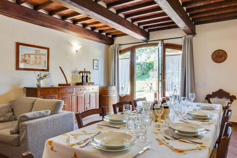 Enjoy your holidays in this welcoming and typical Tuscan farmhouse located on the hills of Montespertoli (8km) with a splendid view of the Chianti vineyards. The home has 3 bedrooms for 7 people. It is ideal for families and friends who wish to spend...