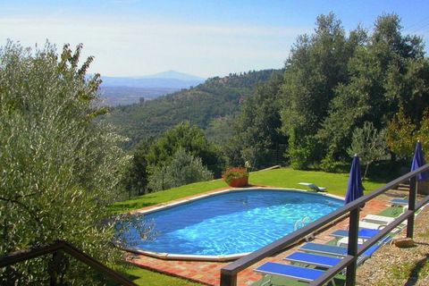 The cottage is a charming 2-bedroom house for 4 people in the hills near Cortona. You have breathtaking views over the Valdichiana and a swimming pool which makes this home perfect for small families looking for a peaceful vacation. The Etruscan city...