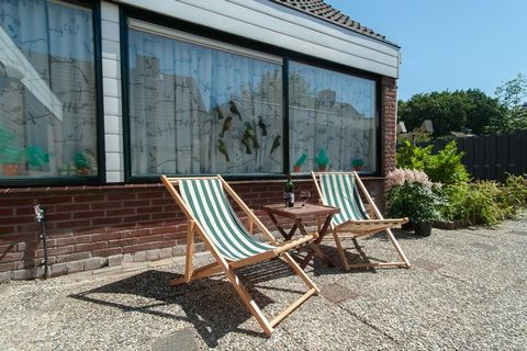 This new house offers you a strong touch of quirky nostalgia and is located in a pleasant park near the dunes, beach and sea. This is a fabulous 3-bedroom holiday home in Noordwijkerhout. Located close to a beach, the dunes, and a lake, it is perfect...