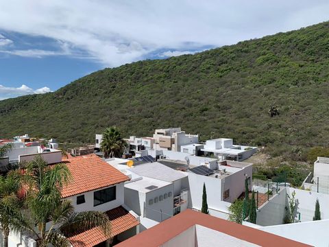VO22-384LC | Huge house in the prestigious Cumbres del Cimatario subdivision in which you live within a forest reserve surrounded by nature. Living room, equipped kitchen, 2 half bathrooms, service and laundry room, covered garage for 7 cars with ele...