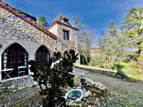 In the town of Laroque-Timbaut in the heart of the village, just 20 minutes from Agen train station and 1h30 from Toulouse, Come and discover this atypical set of 2 stone houses of 195m2. The first house consists of a kitchen, a bathroom with toilet,...