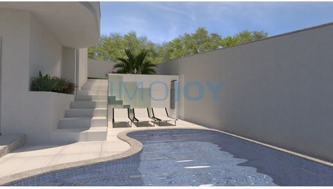 Villa with balconies, four suites, in an elegant residential neighborhood, next to RTP and with pool option (+ 50 000 € with pool) - all suites with wardrobes, one of them with two wardrobes, - Next to the new metro of Gaia, in a place included in th...