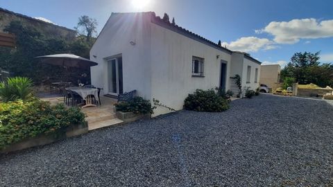 Village with all shops and restaurants, 10 minutes from Beziers, 25 minutes from the beach and 10 minutes from the Orb river. Pretty single storey villa with 120 m2 of living space including 4 bedrooms and 2 bathrooms, located in a quiet small reside...