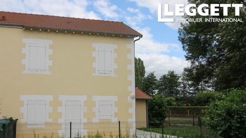 105739TSM16 - In the centre of the village of Exideuil with easy access to Limoges airport (45km). Walking distance to a bar/restaurant, shop, boulangerie and pharmacie. Information about risks to which this property is exposed is available on the Gé...