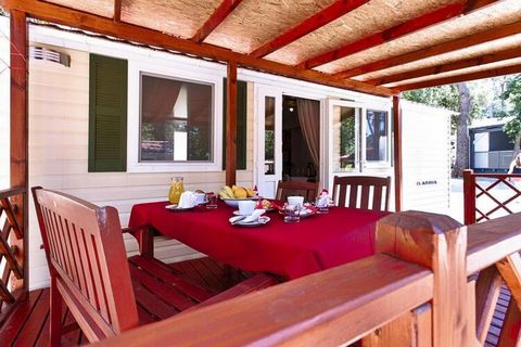 The Soline caravan park with its 150 mobile homes welcomes you right on the gently sloping sand and pebble beach. Depending on the location, these are between 40 m and up to 400 m from the beach and are in the shade of a dense pine forest. You can pa...