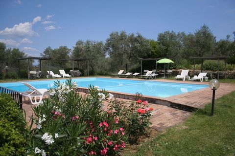Located in Badia a Cerreto, this farmhouse has 2 bedrooms and is comfortable for 6 people to stay. It is ideal for a group of families with children to spend their vacation. There is a shared swimming pool and a private terrace to enjoy. There are pl...