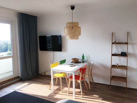 The beautiful studio (34 sqm) on the 15th floor of a high-rise building is very centrally located in the city center on the border with the trendy Kröpeliner-Tor-Vorstadt district & offers you wifi & an outstanding view from the balcony over the roof...