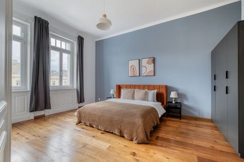 Discover the best of Vienna with this 2-bedroom flat in the 18th district - Währing with views over the city. In this modern furnished flat with fully equipped kitchen, cosy living room you can just arrive and start living. This flat is thoughtfully ...