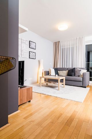 Experience the hip and lively 7th district, Neubau, in our modern, cosy Kaiser Vienna apartment. With a space of 50 square meters, the stylish and lovingly decorated apartment offers space for up to 4 guests, in a comfortable double bed in the bedroo...