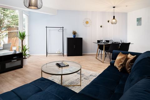 Welcome to Kleinberries! This stylish design apartment in the heart of Sarstedt offers everything you need for a great short or long stay: ➙ Comfortable box spring beds ➙ Design sofa bed for 4th & 5th guest ➙ Washing machine & dryer ➙ Fully equipped ...