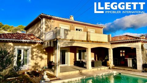 A25771DIP04 - This beautiful and modern villa surprises with its size, the number of bedrooms (7!) and its large covered terrace, which allows you to enjoy lunches and dinner outside during almost every single month of the year .... On the ground flo...
