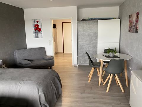 Comfortable apartment with a view over Braunschweig. A modern living-dining area with open kitchenette in dark earth tones makes this apartment an eye-catcher. The only competition is the view over Braunschweig which you can enjoy from the attached b...