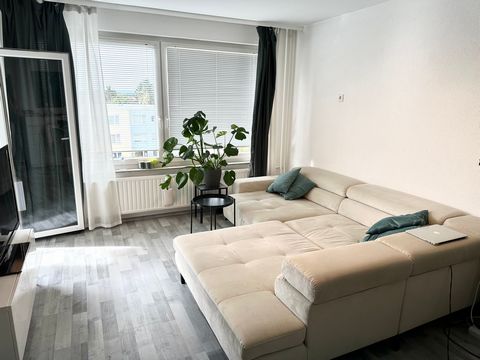 1,5 room apartment centrally located at the Hanover exhibition center. (Max. 2 km) Equipped with all amenities, can accommodate up to 3 people (use of sofa bed). There is a private parking space in front of the door. There are numerous shops and rest...