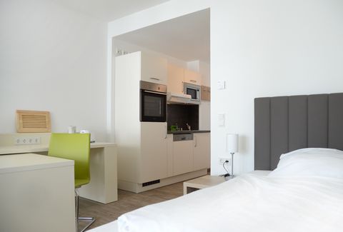 The apartment is located within walking distance of the Lahn and close to the city center. For your own mobility, there is a cycle and footpath right next to the residential area, Rodheimer Straße to the city center, the train stop Oswaldsgarten and ...
