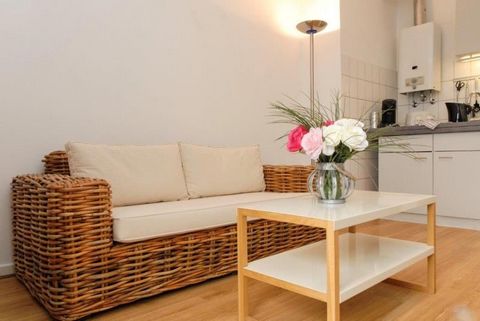 Dellviertel with 100 Mbit/s. Nice modern furnished apartment in a good central location. The inviting, bright living room with access to the balcony is equipped with a sofa, a flat screen with and a nice dining area. A small kitchenette with 2 hotpla...