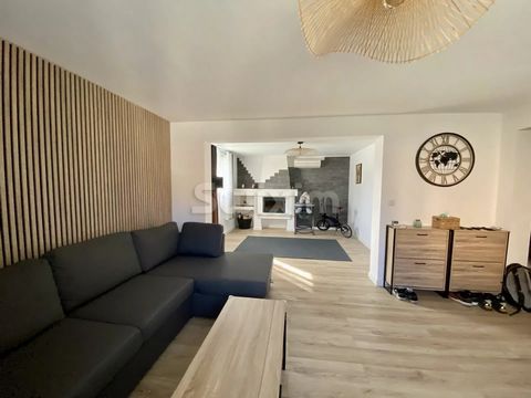 Ref 3907TP - VIDAUBAN - At the foot of the village, in a quiet area, pretty villa of 150m2, completely renovated. It is composed of an entrance leading to a living room, dining room with insert fireplace, a modern fitted kitchen with its laundry room...