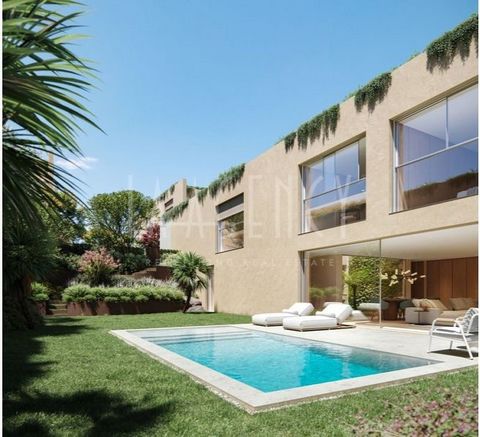 4 bedroom villa on a plot of 513m2, with a gross area of 421m2. The Plátanos residential development is a remarkable project that stands out for its quality and commitment to the preservation of the natural environment around it. Located in a reserve...