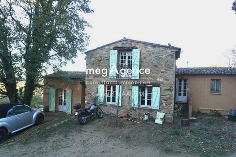 House with 6 rooms with an area of ??150m² to renovate, on 4 hectares of land. It is nestled in the heart of the Maures massif, guaranteeing absolute tranquility in a green setting. An atypical atmosphere emerges from this old sheepfold built directl...