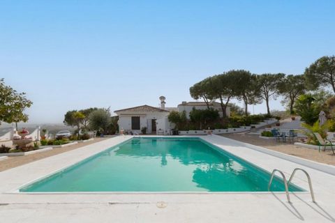 This wonderful property with sea views and a capacity for 9 people welcomes you. On the exterior of this beautiful villa, you will find all the comforts you can imagine. You can cool off in the large chlorine pool which measures 15m x 7m and has a de...