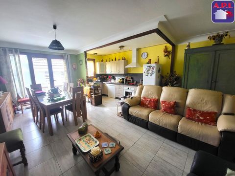 VILLAGE HOUSE WITH TERRACE, COURTYARD AND GARAGE In the center of Calmont, close to all amenities, come and discover this type 4 house of approximately 97m². It is composed on the ground floor of a bright living room with open-plan kitchen giving acc...
