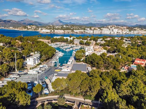 Residential plot to build your dream villa in front of the marina in Santa Ponsa This is a fantastic opportunity to purchase a plot which is offered for sale in Santa Ponsa, and located directly in front of the marina. This prestigious residential ar...