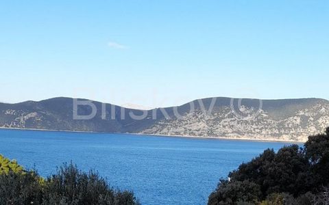 Korčula, Račišće, sale of a building plot of 655m2 with direct access from the road. All infrastructure passes by the plot. The land is located in a quiet area, on a gentle slope with a view of Pelješac and the sea. It is a ten-minute walk from Vaja ...