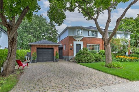 Ideally located in a serene setting, this beautiful semi-detached cottage will charm you with its character and its many renovations. Hardwood floors throughout the house. The interior rooms are of good size, great natural light, lovely receptions ro...