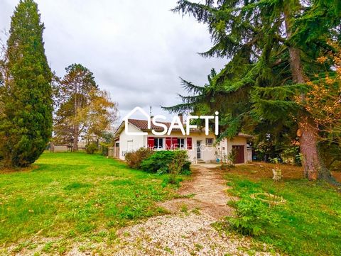 Located in the town of Monségur, close to all amenities, this house to renovate benefits from a peaceful and green setting, conducive to relaxation and serenity. Surrounded by a vast plot of land of more than 10,000 m2, you can enjoy the surrounding ...