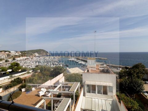 DUPLEX IN PALAMOS, apartment built in 2015, brand new with excellent views of the Port Marina and the sea, good qualities and finishes. Located in the quiet area of Pedró de Palamós. Community of only 3 neighbors. Distributed as follows: on the groun...