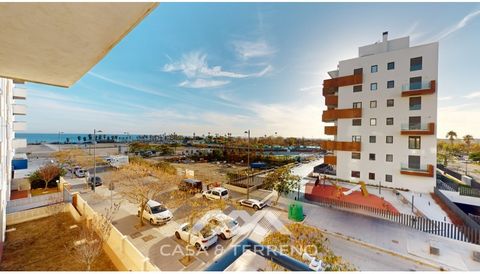 Mis de kans niet om in dit prachtige appartement in Torre de Mar te wonen! Deze exclusieve woning biedt niet alleen een adembenemend uitzicht op zee, maar ook een onverslaanbare locatie - op slechts een korte loopafstand van het strand, supermarkten ...