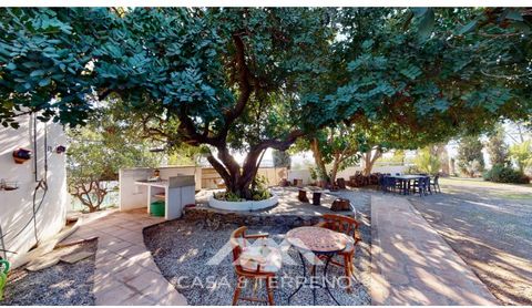 Imagine a charming and rustic finca that exudes typical Andalusian charm and offers incomparable views of the Mediterranean Sea. With man-sized, old trees that give you shade when you sit on the fantastic terrace and a pool. I am happy to tell you th...