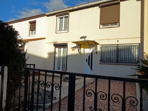 Dpt Pyrénées Orientales (66), à vendre SAINT ESTEVE maison P6 de 90,7 m² - Terrain de 200,00 m² - Terrasse et Barbecue