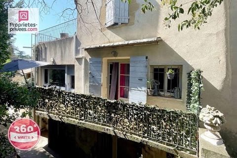 84160 Lourmarin: In exclusivity, discreetly nestled in a quiet area and in the heart of the village, Propriétés Privées is pleased to present a charming village house T4-5 of 100 m2 to renovate with balcony (10 m2) and large south-facing terrace (40 ...
