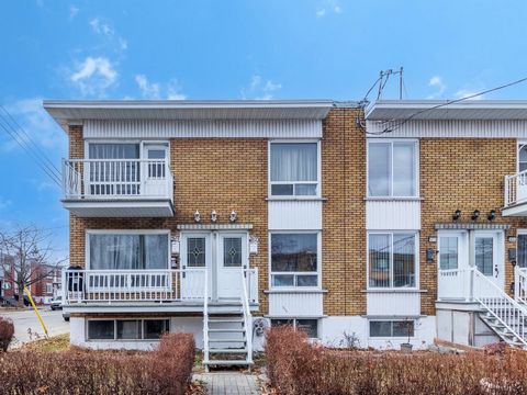 A magnificent opportunity to seize, this spacious triplex located in Tétreaultville close to all amenities and transportation is waiting for you! It has a garage, spacious apartments and a basement that was completely renovated in 2020 Who's lucky!! ...