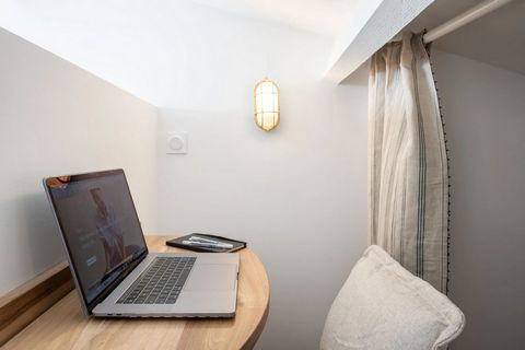 Located on the 2nd floor without a lift, this superb studio apartment decorated in a maritime theme is the perfect place to discover Lyon. It is in Vieux Lyon, a 5-minute walk from St Jean Cathedral, and a 10-minute walk from Place Bellecour, the hea...