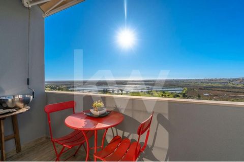Exclusive Renovated Apartment in Faro: Breathtaking Views and Unique Comfort! If you're seeking a sophisticated and comfortable lifestyle, this apartment in the Óasis building in Faro is the perfect choice for you. With unique features, this property...